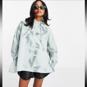 5/$40 Topshop ovwrsize tie dye hoodie in green size xs fits like small/medium